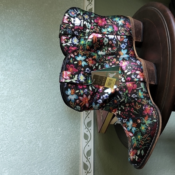 🥳🎉 HOST PICK 🥳🎉Roper Ingrid cowboy Floral black  boots Western Sz 8.5 NWT - Picture 3 of 11